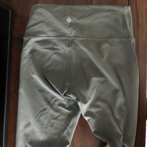 Lululemon WunderTrain in Grey Sage